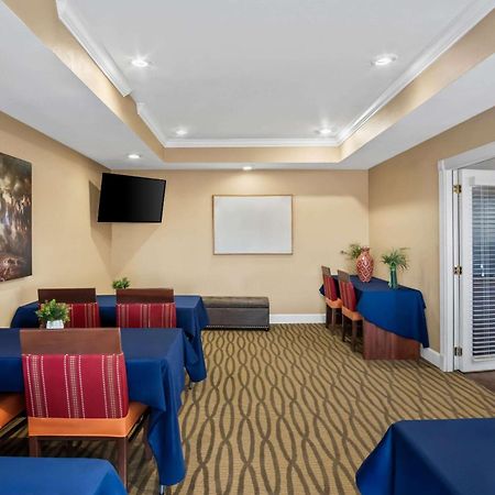 Quality Suites Irving-Las Colinas Eksteriør billede