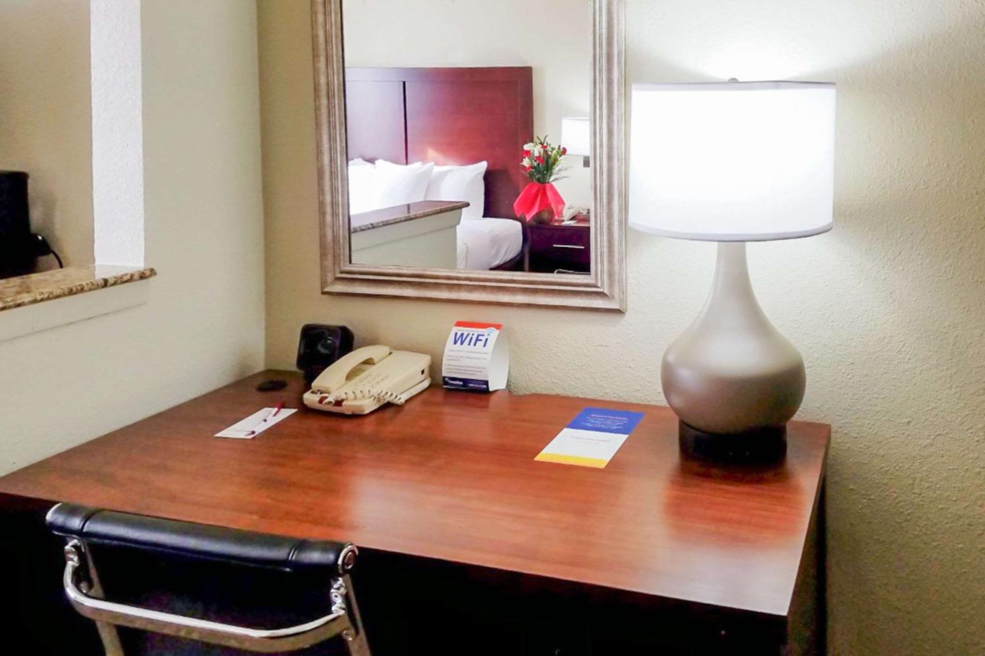 Quality Suites Irving-Las Colinas Eksteriør billede