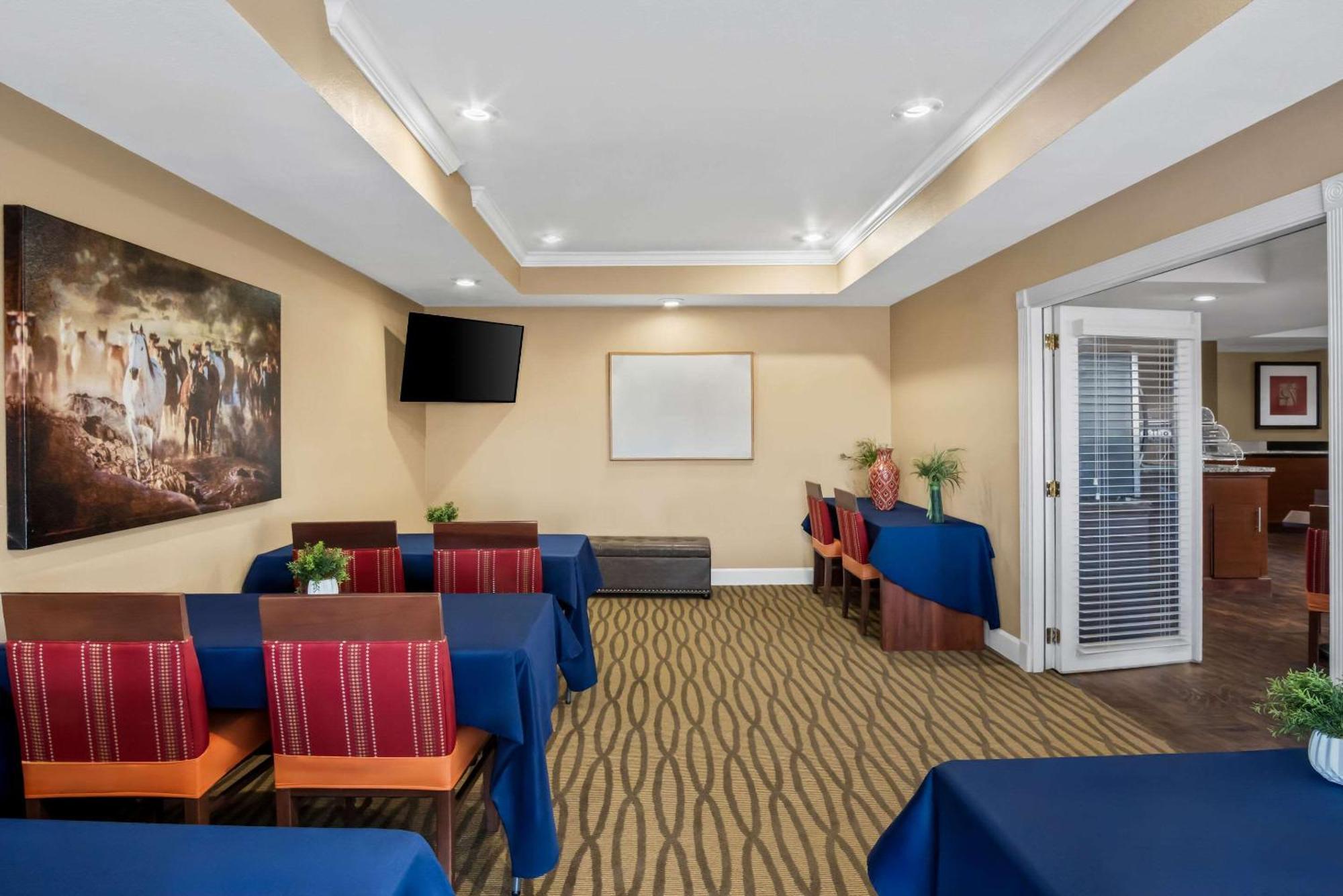 Quality Suites Irving-Las Colinas Eksteriør billede